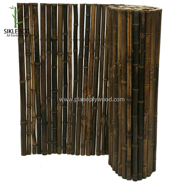 Црна ограда од бамбуса