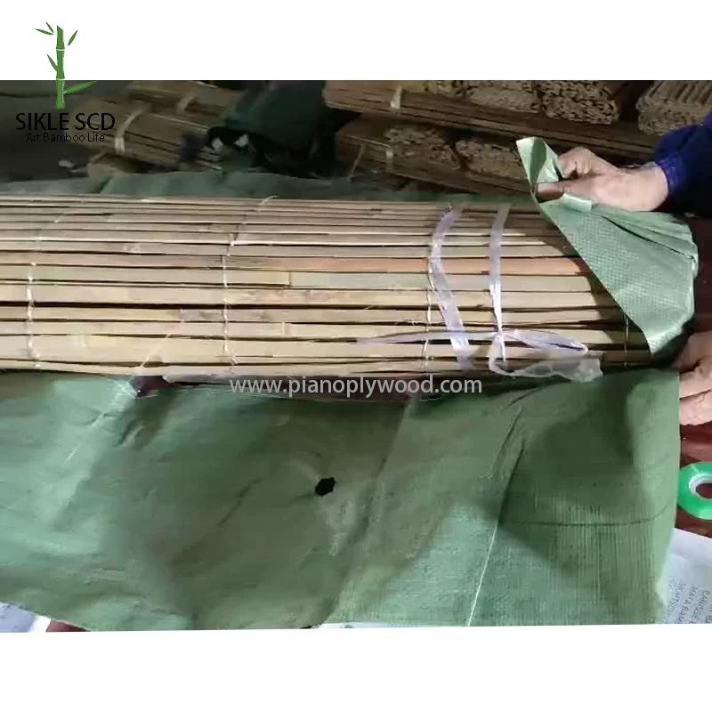 Halkaistu bambu-aita
