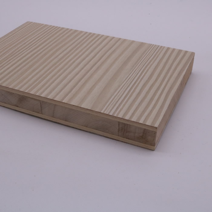 Дървена плоскост, покрита с меламиново фолио
