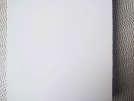 Столярный картон с сердечником из елового дерева, обложенный полиэтиленовой пленкой