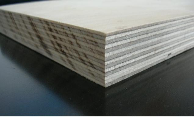 Κόντρα πλακέ υψηλής ποιότητας σκληρού ξύλου (αγγειόσπερμο ή δικοτυλήδονο)