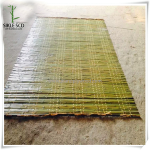 Saltea din bambus împletită cu iarbă de rafie