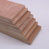Cara y parte posterior de Okume, madera contrachapada comercial de grado BB/CC