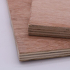 Cara y parte posterior de Okume, madera contrachapada comercial de grado BB/CC